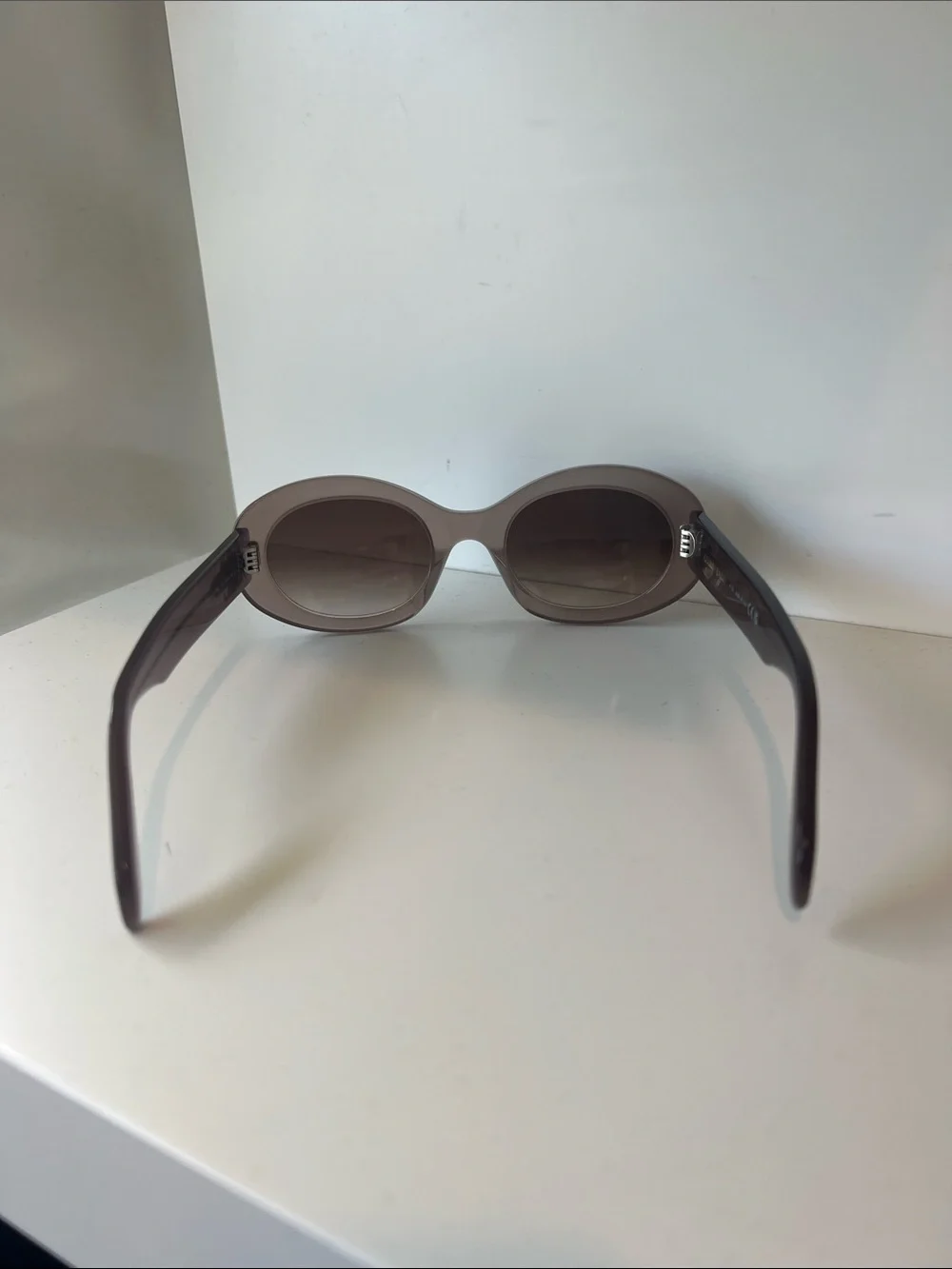 Celine chic oval